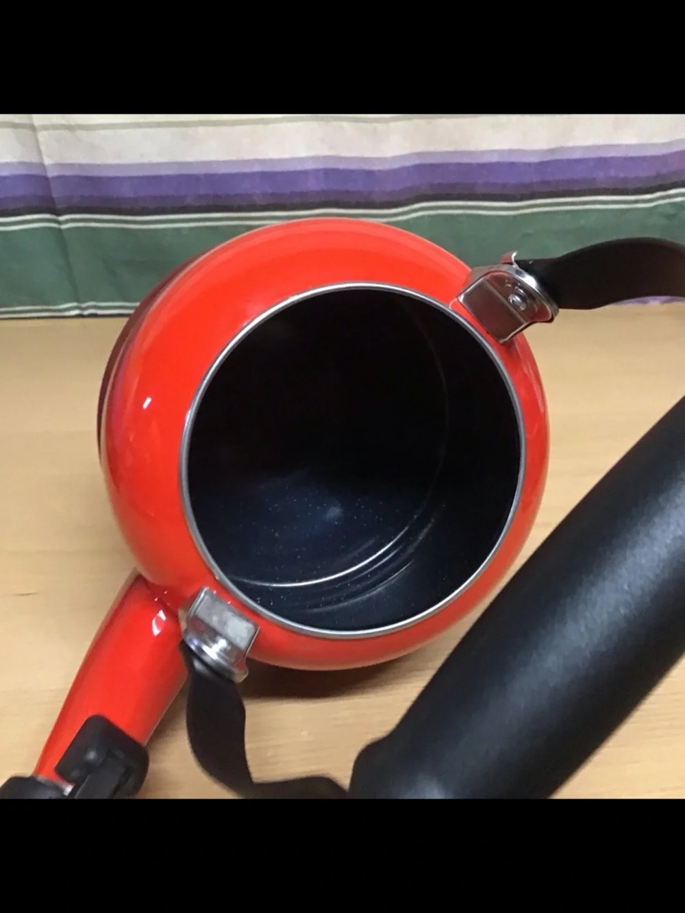 LeCreuset 1.25Quart / 1.1L , Classic Kettle, Red/Cerise/Ombre.